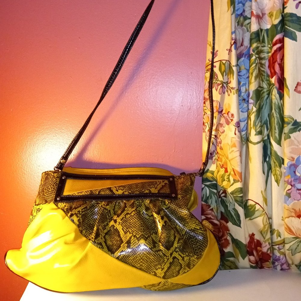 NICOLE LEE YELLOW AND BLACK SHOULDER HANDBAG